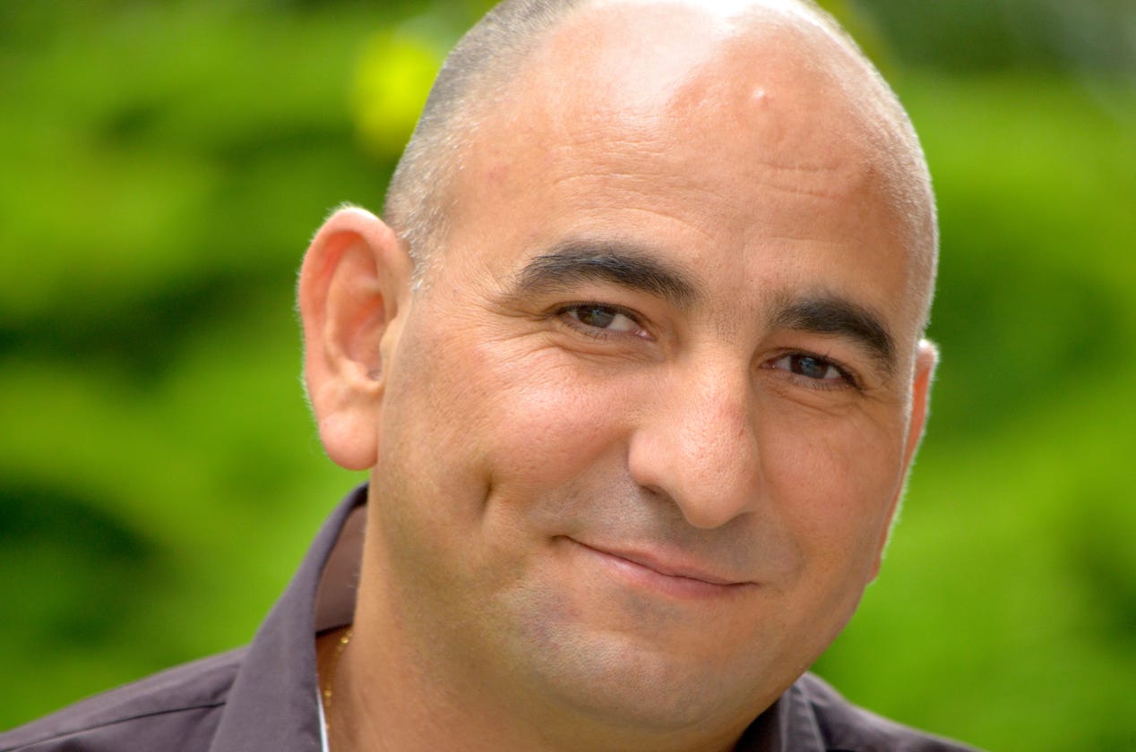 Therapeute en Hypnose Erickosonienne. Directeur des activités de développement et de recherche de Hypnosil.